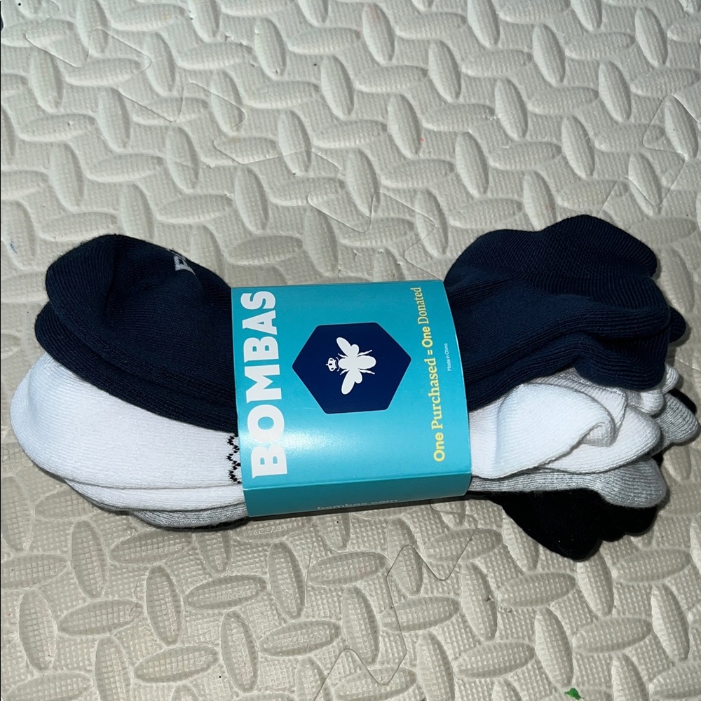 Bombas Men's Navy, White, Black and Gray Casual Socks - 4 Pack. NWT